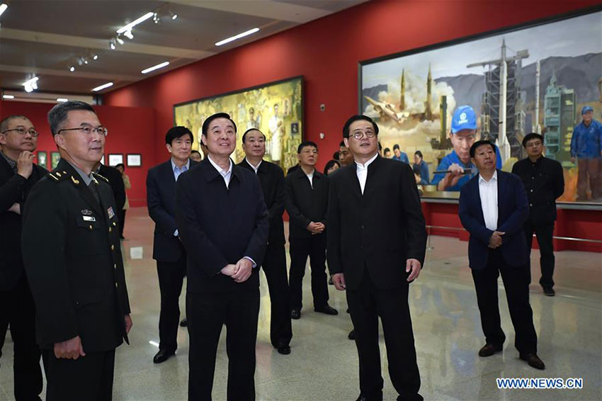 Liu Qibao, a member of the Political Bureau of the Communist Party of China (CPC) Central Committee and head of the Publicity Department of the CPC Central Committee, visits "The Most Beautiful Chinese - A Large Exhibition of Fine Arts on the Celebration of the 19th National Congress of the Communist Party of China" in Beijing, capital of China, Oct. 10, 2017. (Xinhua/Yan Yan)