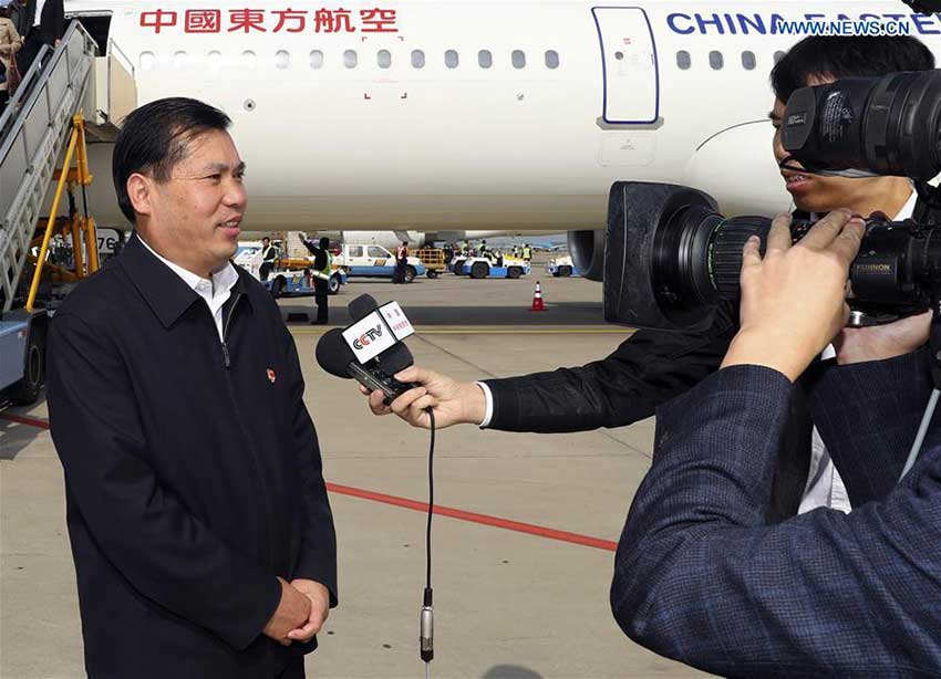 Liu Hong (L), a delegate of Jiangxi Province to the 19th National Congress of the Communist Party of China (CPC), receives an interview upon his arrival at Capital International Airport in Beijing, capital of China, Oct. 16, 2017. Delegates of Jiangxi Province to the 19th CPC National Congress arrived in Beijing on Monday. The congress will start on Oct. 18 in Beijing. (Xinhua/Xie Huanchi)