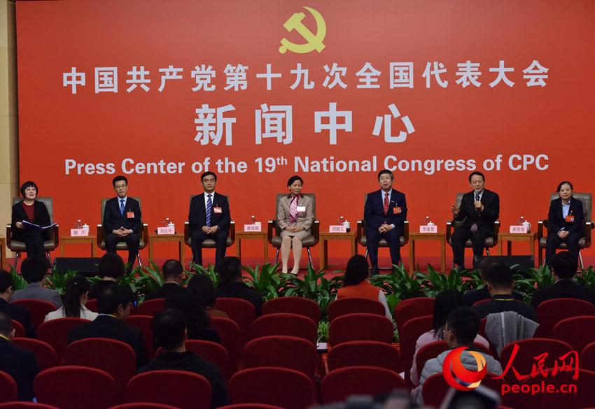 The press center of the 19th National Congress of the Communist Party of China (CPC) holds a group interview on comprehensive educational reforms in Beijing, capital of China, Oct. 22, 2017. Huang Junqiong, a primary school teacher in Jianggu Township of Guizhou Province, Li Xigui, principal of Beijing National Day School, Liu Jiongtian, president of Zhengzhou University, Yu Lijuan, secretary of the CPC Shanghai Education and Health Work Committee, Liu Zhihuai, vice president of Xinjiang Hami Vocational and Technical College and Xu Chuan, Party chief of the School of Marxism Studies of the Nanjing University of Aeronautics and Astronautics, were present at the group interview. (People's Daily Online Photo)