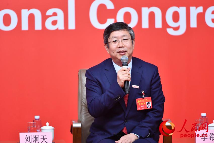 Liu Jiongtian, president of Zhengzhou University, answers questions during a group interview held by the press center of the 19th National Congress of the Communist Party of China (CPC) on comprehensive educational reforms in Beijing, capital of China, Oct. 22, 2017. 